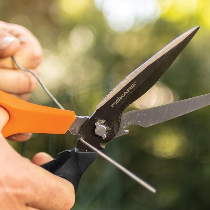 Fiskars Garden Scissors, 7-in-1 Garden Shears Multi-Tool with Sheath, Great for Plant Trimming, Cutting Nursery Pots, Bags, and Wire