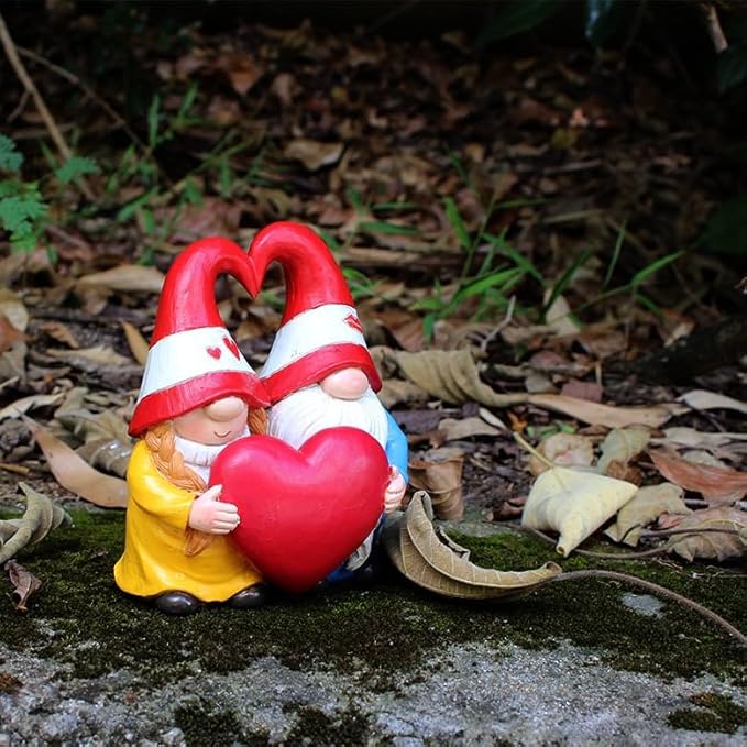 Garden Gnome Outdoor Statues Sweet Couple Gnomes Holding Heart Decor Resin Gnomes Sculptures for Yard Patio Home Lawn Outside Decorations Ornament Housewarming