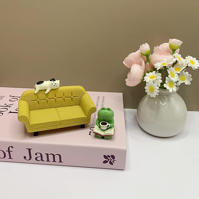 Miniature Figurines Set - Cute Frog & Cat with Mini Sofa, Tiny Desk Decor Accessories for Home Office Bedroom Shelf Table Garden Decoration