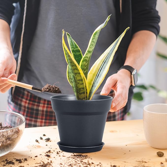 4 inch Small Plastic Nursery Pots, Seedling Pots, 16 Pack Plant Pots for Indoor Outdoor Plants, Flower Pots with Drainage Holes and Saucers, Decorative Planters for House Plants, Black