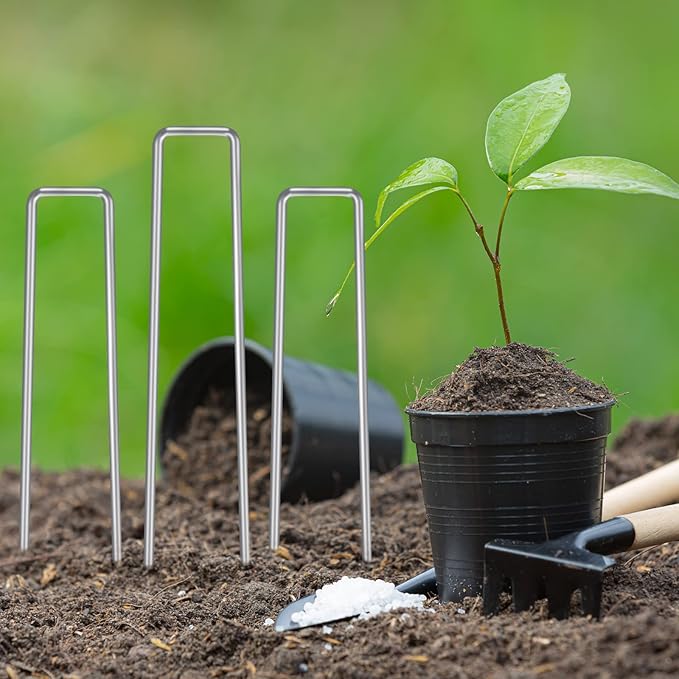 HongWay 300 Pack Landscape Staples 6 Inch, Galvanized Garden Staples Pins Ground Stakes Fence Tent Sod Staples Yard Lawn Truf Staples for Landscaping Fabric Irrigation Tubing