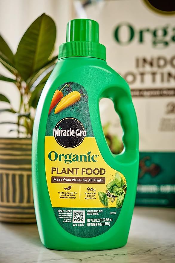 Miracle-Gro Organic Plant Food, Made from Plants for All Plants, Use with Indoor or Outdoor Container Plants and In-Ground Gardens, OMRI Listed, 32 oz.