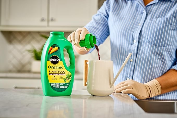 Miracle-Gro Organic Plant Food, Made from Plants for All Plants, Use with Indoor or Outdoor Container Plants and In-Ground Gardens, OMRI Listed, 32 oz.