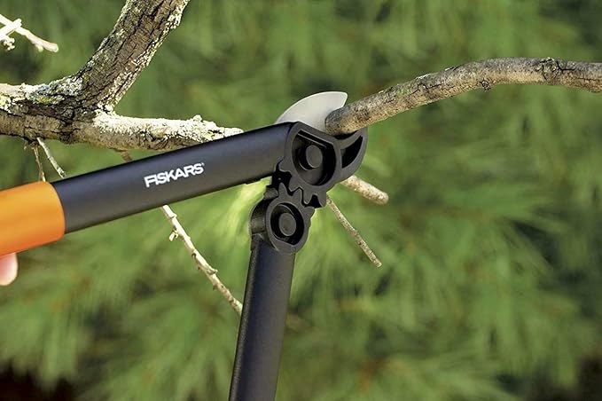 Fiskars 15-Inch PowerGear Loppers, Sharp Steel Blade Bush and Tree Trimmer, Cuts up to 1.25-Inch Diameter Branches, Rust Resistant and Lightweight Pruner, Yard Tools for Gardening
