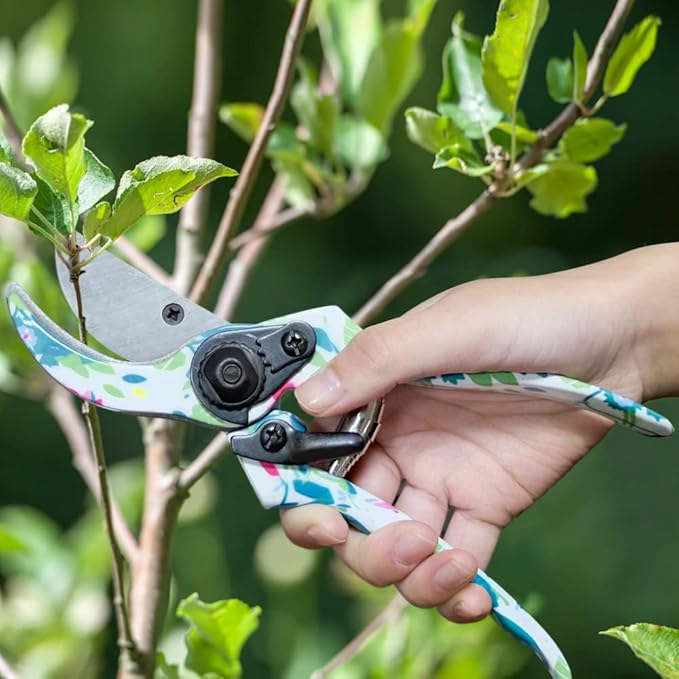 Gardening Gifts for Women,3 PCS Floral Print Gardening Tools Include Hand Rake,Pruner and Trowel, Exquisite Packaging Garden Gifts for Mom and Ladies