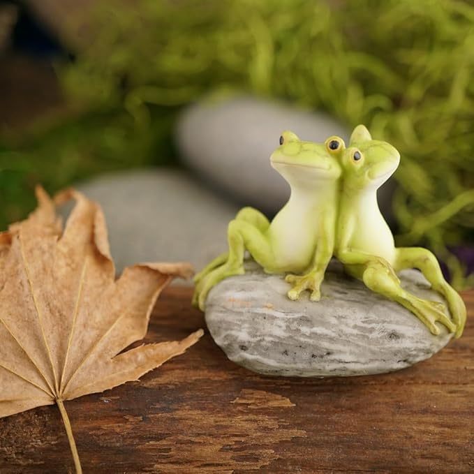 Top Collection Miniature Fairy Garden and Terrarium Statue, Frog Friends on Stone