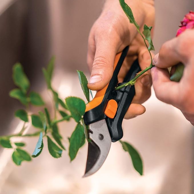Fiskars Floral Pruning Shears - Plant Cutting Scissors/Garden Clippers For Deadheading and Working with Flowers - Black/Orange