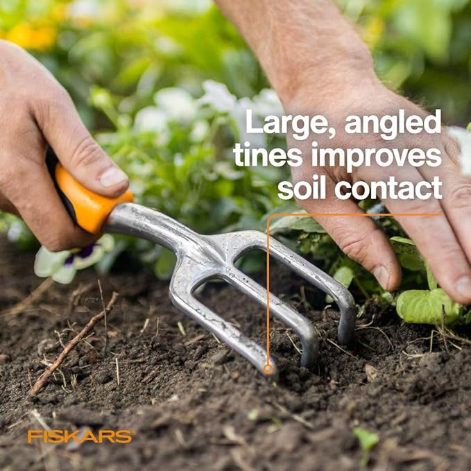Fiskars Ergo Cultivator for Digging, Aerating Soil, and Weeding, Heavy Duty Garden Tool with Hanging Hole