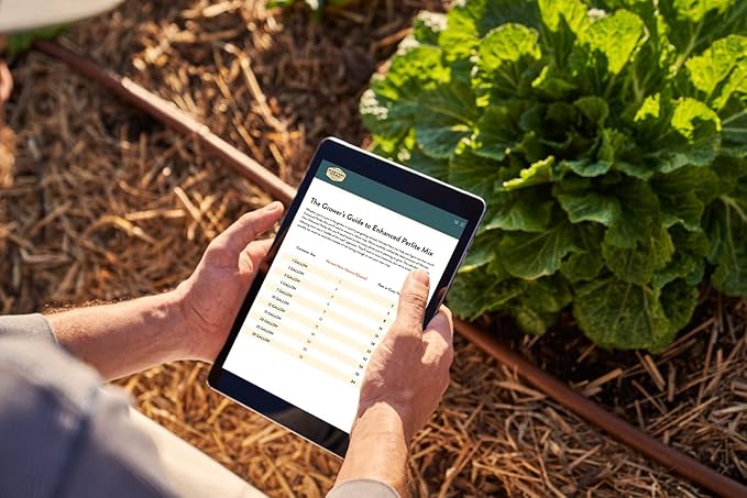 Enhanced Perlite Mix, Soil Amendment That Promotes Robust Growth with Diatomaceous Earth & Essential Nutrients for Plants, Transplanting, Garden Beds and Seedlings (8 QT)