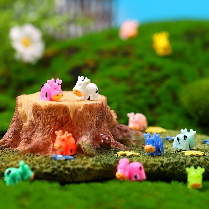 Liliful 200 Mini Resin Cows Bulk Small Plastic Cows Figurines Cute Miniature Cows Animals Figurines Ornament for Moss Landscape Decoration Dollhouse Garden DIY Crafts Accessories