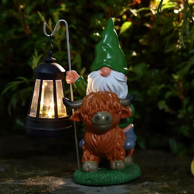 Garden Gnomes Outdoor, Highland Cow Decor, Gnome Garden Decor with Solar Lights, Gnomes Cow Decor for Outside, Gnomes Decorations for Yard, St Patricks Day Gnomes Decorations(Green)