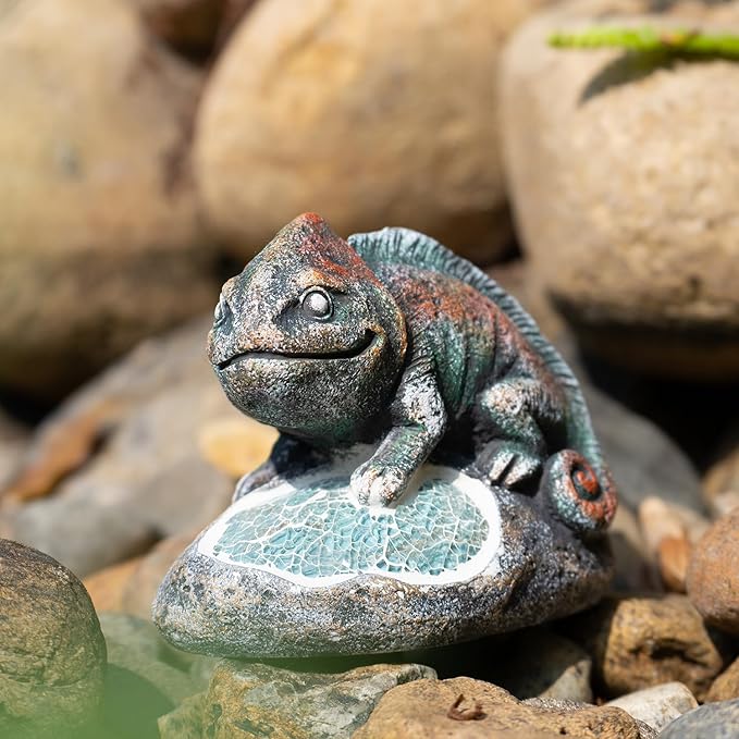 Solar Chameleon Garden Statues Outdoor Decor Resin Chameleon Figurine with Solar Light for Patio,Balcony,Yard,Lawn Ornament,Perfect Garden Gift