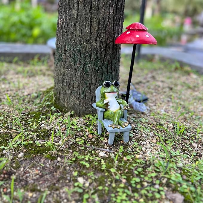 Little Frog Garden Statue with mini Patio Mushroom Solar Lights Outdoor Figurines Halloween Home Decor Fairy Garden Accessories Small Lawn Ornaments 4.5"x4.5"x2.6"