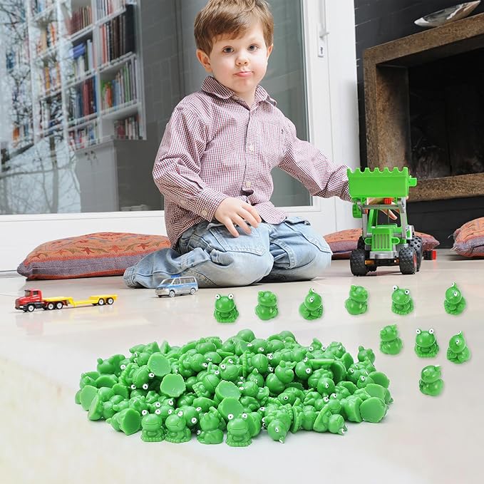 220 Pcs Mini Resin Frogs Green Plastic Miniature Tiny Figurines Tiny Frogs for Fairy Garden Moss Landscape DIY Craft Accessories Home Ornament and Dollhouse Birthday Party Favors