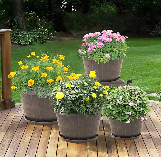 Quarut 10 inch Plastic Flower Pots for Indoor Plants，4 Pack Large Outdoor Planter Pot with Drainage Holes & Saucers，Imitation Wine Barrel Design，for Indoor Outdoor Garden Plants（Brown）