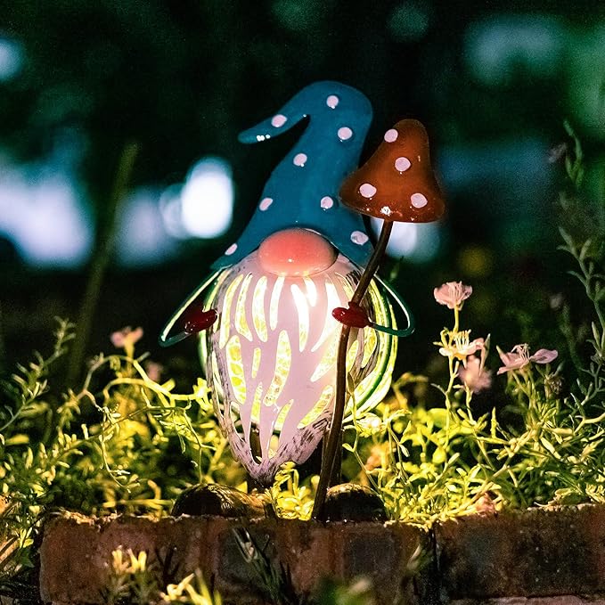 Solar Garden Outdoor Statues Decor, Metal Gnomes Solar Decorations Outdoor Figurine Lights, Solar Lantern Waterproof for Outside, Patio, Yard, Table, Porch, Lawn, Pathway