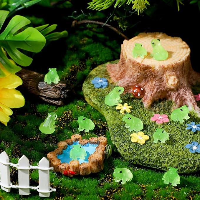 Shappy 70 Resin Mini Frogs Miniature Figurines Animals Glow in The Dark Tiny Frogs for Garden Landscape Micro DIY Ornament Accessories Home Decor