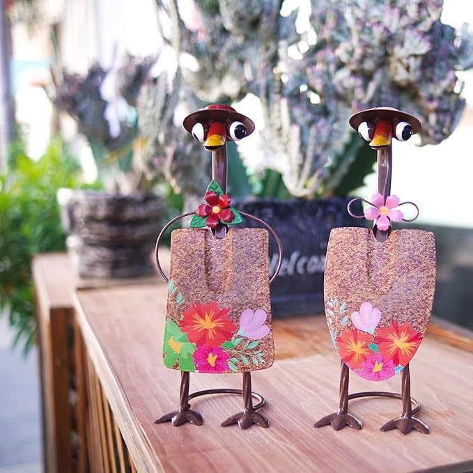 HONGLAND Duck Metal Yard Art - Duck Couple Garden Decor, Shovel Ornaments Outdoor Statue - 2 Pack Farmhouse Patio Balcony Gardening Gifts for Women