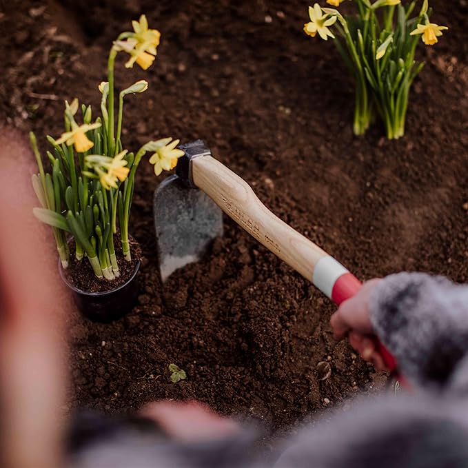 Adler - The Ivy Garden Hoe, Heavy Duty Yard Tool Lawn Care, Loosening Soil, Weeding, and Digging, Steel Head 3.9 inches, Wood Handle 17.7 inches (Rose)