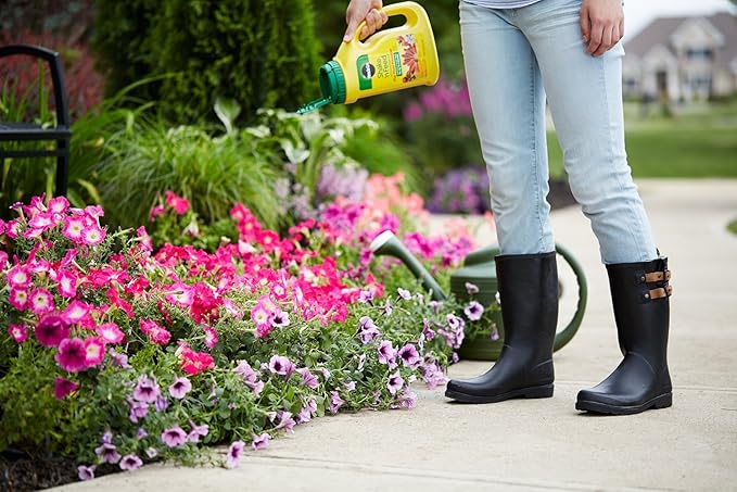 Miracle-Gro Shake 'N Feed All Purpose Plant Food Plus Weed Preventer1, Prevents Crabgrass, Common Chickweed and Common Purslane in Gardens, 4.5 lb.