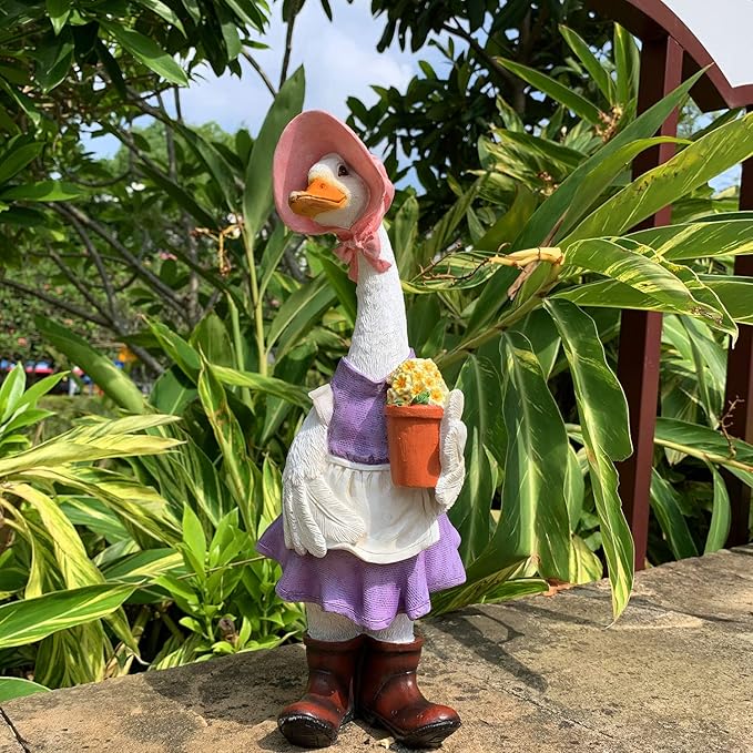 Garden Statues Gardener Couple Duck, Indoor Outdoor Decorations Cute Ducks Art Décor Goose Figurine Ornament for Yard Home Garden Patio and Office (Female)