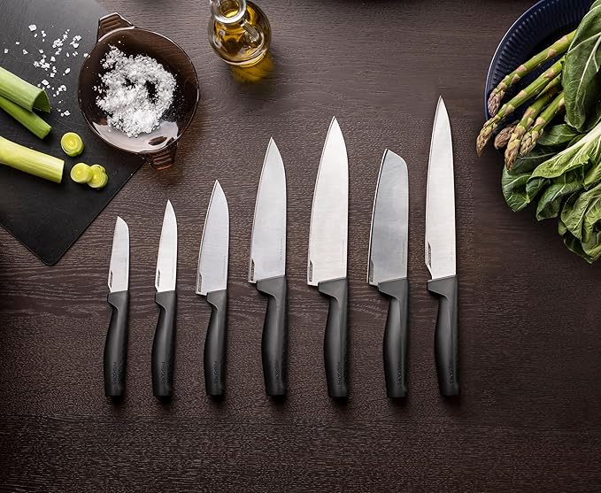 Fiskars 6.3" Santoku Knife, Kitchen Knife for Chopping, Dicing, and Mincing with Japanese Stainless Steel Hard Edge Blade, DIshwasher Safe