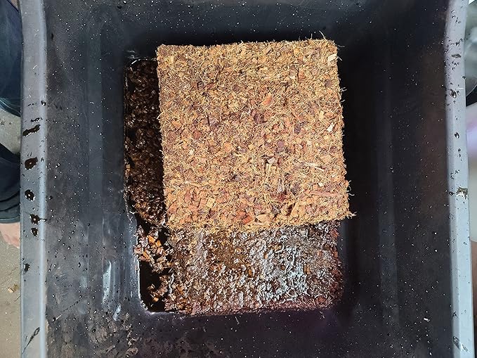 Liqui-Dirt Coconut Coco Coir Husk Chunky Mix for All Plants 1.3 lb - Plus Bonus Liqui-Dirt Starter Concentrate Gel Packet with All The Food They Need - Hydrates Approx 2 Gallons