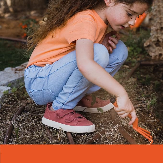 Black & Decker Kids Gardening Set – Pretend Play Set with Costume and Gardening Accessories